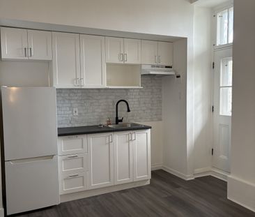 Superbe loft 1 1/2 RÉNOVÉ À NEUF LIBRE vieux-Québec - Photo 2