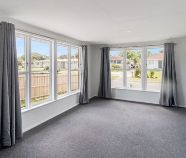 Sunny brick home in a super convenient location! - Photo 1