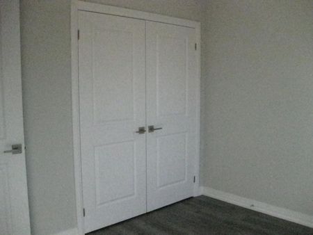 For Lease - 6705 CROPP Street Unit# 34, Niagara Falls, Ontario - Photo 3