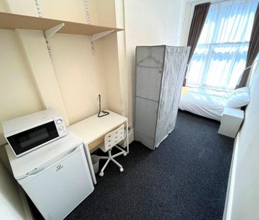 1 bedroom in a house share to rent - Photo 6