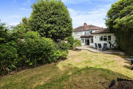 4 bedroom semi-detached house to rent - Photo 5