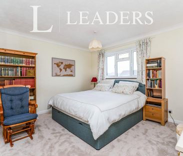 4 bedroom semi-detached house to rent - Photo 6