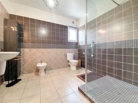 Location Appartement 3 pièces 81m² AFA 20167 - Photo 2