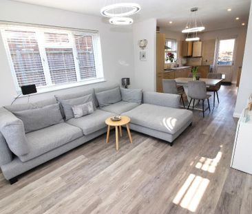 3 bedroom detached bungalow to rent - Photo 1