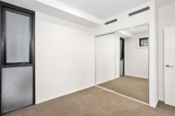 Spacious Modern Apartment in great Inner City Location - Photo 1