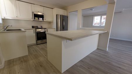 For Lease - 200 John Street Unit# A, Bradford West Gwillimbury, Ontario - Photo 2
