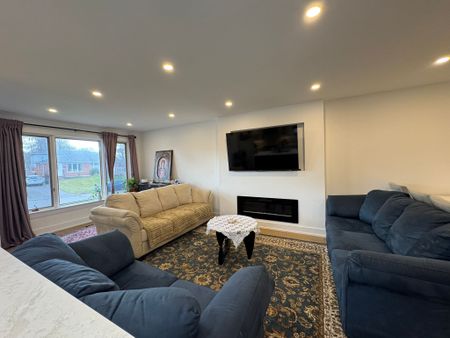 For Lease - 650 Mountview Place, Newmarket, Ontario - Photo 3