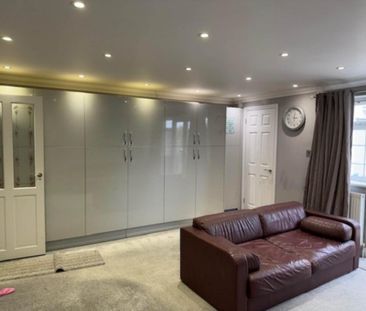 5 bedroom semi-detached house to rent - Photo 2