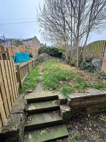 28 Newsome Road, Huddersfield, HD4 - Photo 2