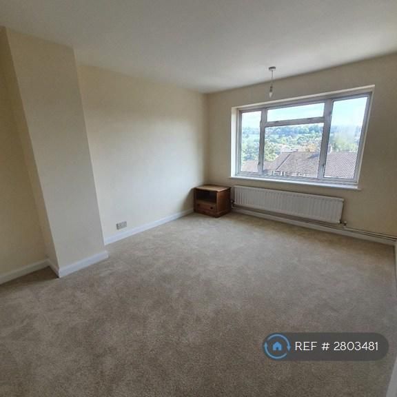 4 bedroom semi-detached house to rent - Photo 1