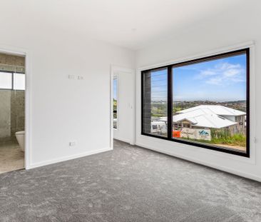 Near New 4 Bedroom Townhouse - Photo 3