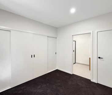 🏡 Brand New 4-Bedroom House in Thornhill Park - Photo 1