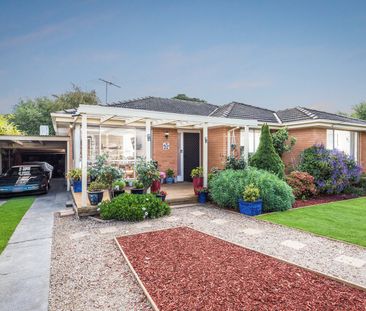 Spacious Entertainer in Ideal Location! - Photo 5
