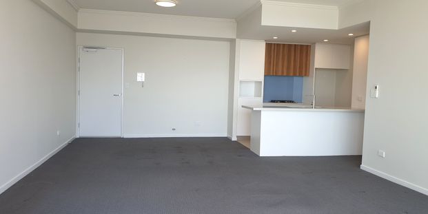 Luxury & C. B.D Located 3-Bedroom Apartment with Stunning City & District Views - Photo 1