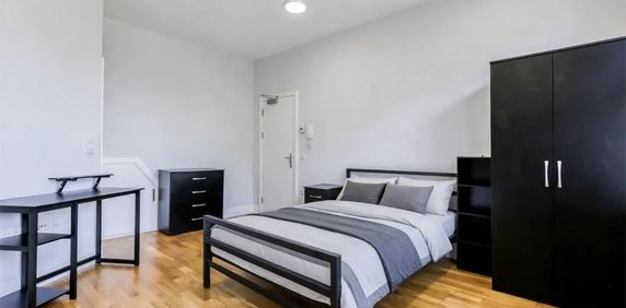 Studio Flat, Very Near Birch Grove Area, W3 - Photo 2