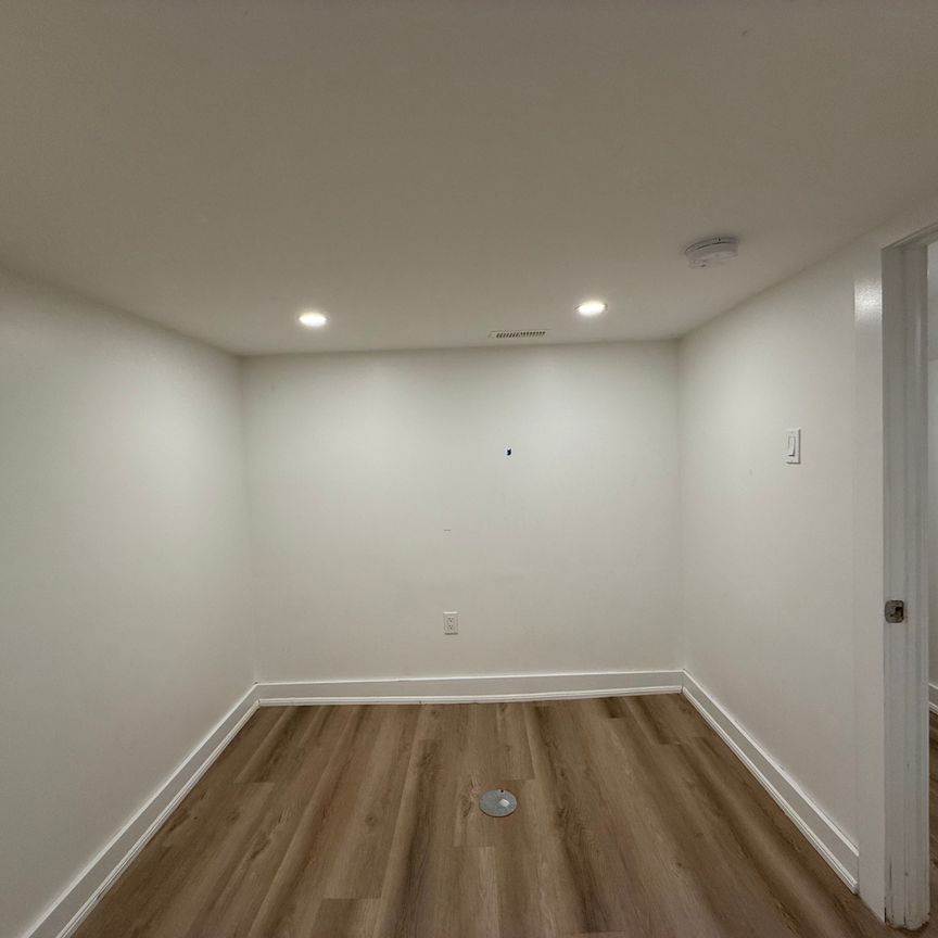 For Lease - 22 Glenside Avenue Unit# Lower, Toronto, Ontario - Photo 1