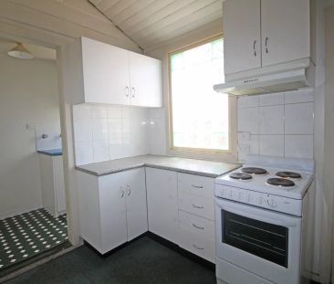 SPACIOUS 4 BEDROOM FAMILY HOME IN A POPULAR LOCATION - REAR PARKING... - Photo 3