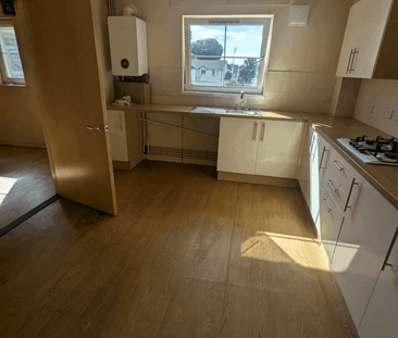 **Apply online** 1 Bed first floor flat, no lift. Adapted shower, P... - Photo 4