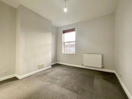 2 bedroom Mid Terraced House to let - Photo 4