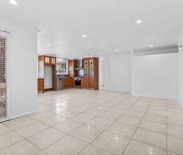 BEACHSIDE LIVING IN THE HEART OF PALM BEACH – POOL, SPACE & LOCATION! - Photo 4