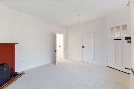 Freshly decorated two bedroom terrace house with garden - Photo 2