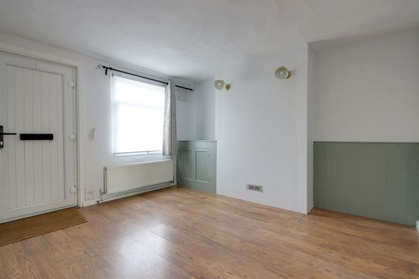 High Street, Wing - Photo 1