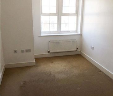 Two Bedroom Two Bathroom Flat to Rent Next to Aylesbury Mainline Station - Photo 2