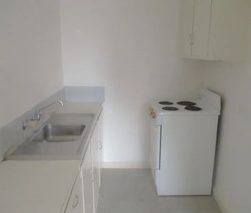 SPACIOUS APARTMENT! - Photo 2