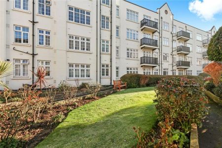 3 bedroom flat in Northwick Terrace - Photo 3