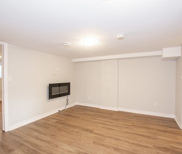 **SPACIOUS** 1 BEDROOM LOWER UNIT IN WELLAND!! - Photo 6