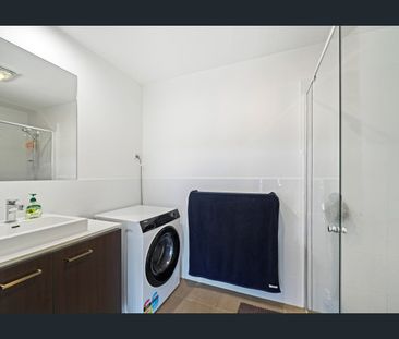 Stylish 1-Bedroom Residence in the Heart of Oran Park - Photo 5
