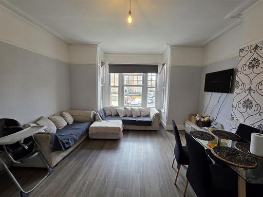 3 bedroom flat to rent - Photo 1