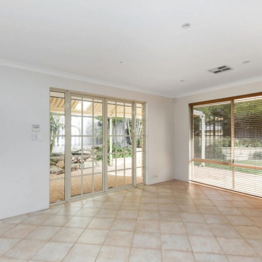 Charming Four Bedroom Home in Beeliar - Photo 1