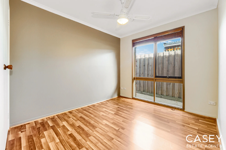 8 Conway Court, Cranbourne - Photo 3