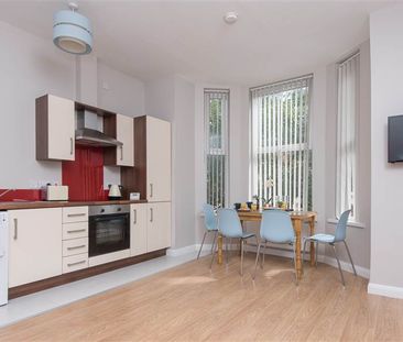 90 University Street Apartment 4, Botanic Avenue - Queens Quarter, ... - Photo 6