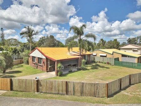 Comfortable Living, Prime Location! - Photo 3