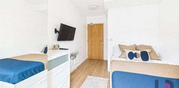 5 bedroom flat to rent - Photo 2