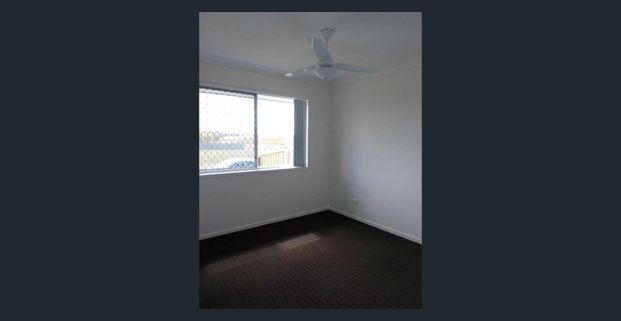 CABOOLTURE - HOMELY & CONVENIENT - Photo 1