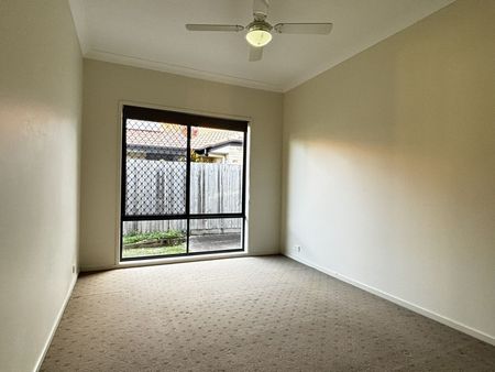 Luxury 5 bedroom house in Calamvale - Photo 4