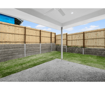 Beautiful Four Bedroom House in the Heart of Victoria Point - Photo 6