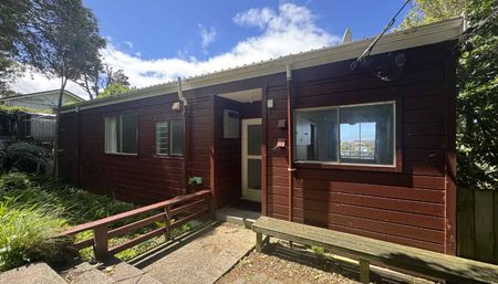 WELL PRESENTED UPSTAIRS Flat with fantastic views from the deck: - Photo 5