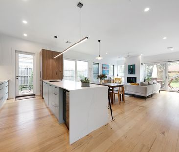 36 Oak St, Bentleigh VIC 3204 - House For Rent | Domain - Photo 2