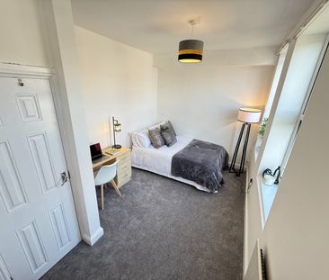 2 Bed Terraced House, Lumley Walk, LS4 - Photo 4