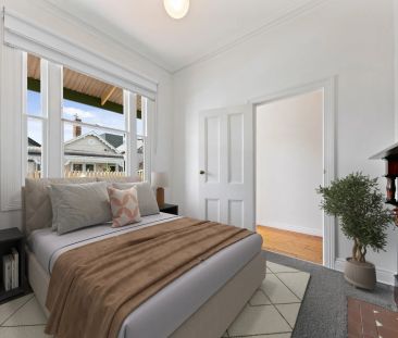 Delightful 2 bedroom Free Standing Victorian in Prahran! - Photo 3