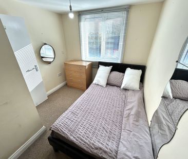 New Park Terrace, Treforest, Pontypridd - Photo 2