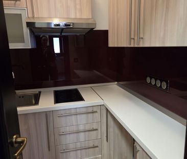 Vila renovata si consolidata, de inchiriat in Piata Dorobanti - Photo 4