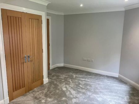 4 bedroom semi-detached house to rent - Photo 2