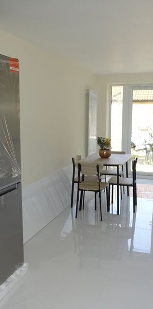 Room in a Shared House, Amberley Grove, CR0 - Photo 1