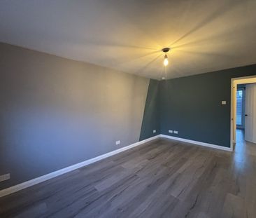 Chisholm Avenue, Stirling - Photo 2