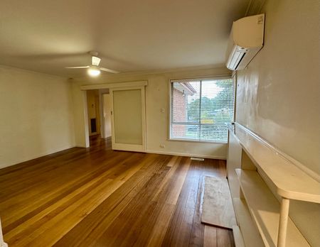 64 Orana Drive, Watsonia VIC 3087 - Photo 2